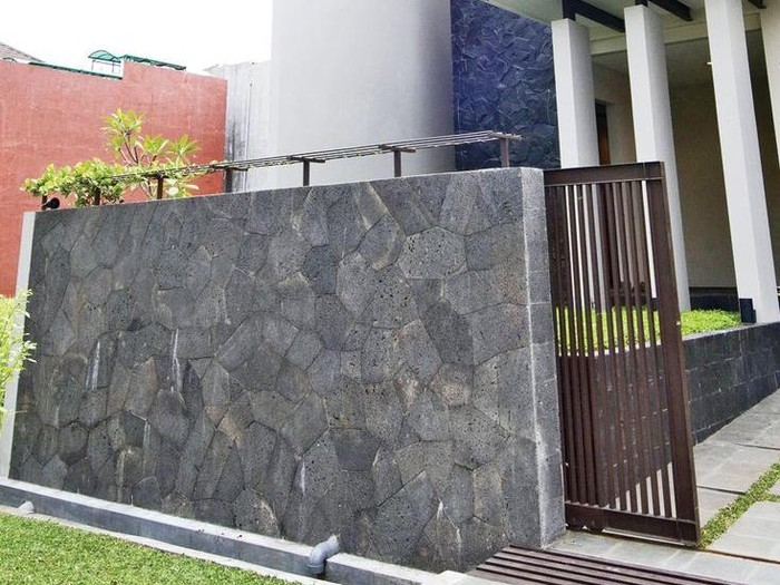 Begini Cara Perbaiki Pagar Geser Seret Saat Dibuka