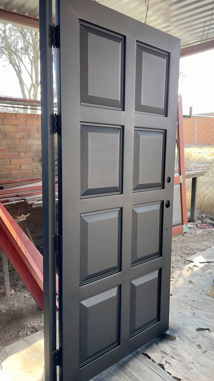 Mengapa Memilih Pintu Besi untuk Rumah Anda?